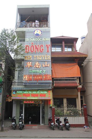Hình ảnh thảo dược Đông y đang được sơ chế