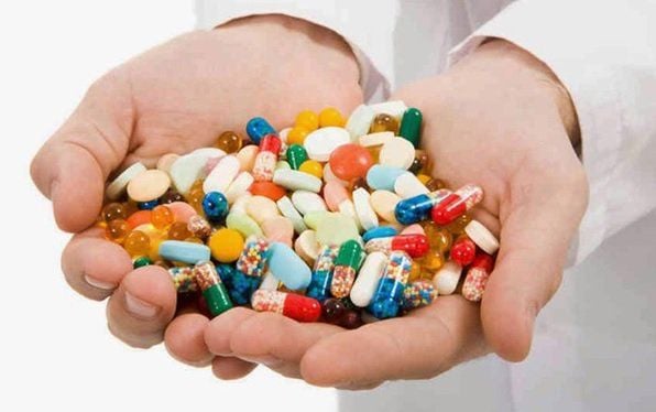 Phụ nữ lo lắng vì chậm kinh do tác dụng phụ của thuốc