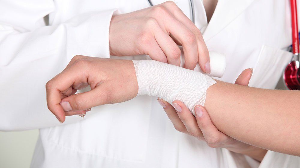 Băng Bó Cổ Tay Đúng Cách: Hướng Dẫn Chi Tiết Từ A-Z Để Phục Hồi Hiệu Quả