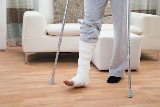 Hướng Dẫn Chi Tiết Về Nạng Chân Và Cách Sử Dụng Hiệu Quả