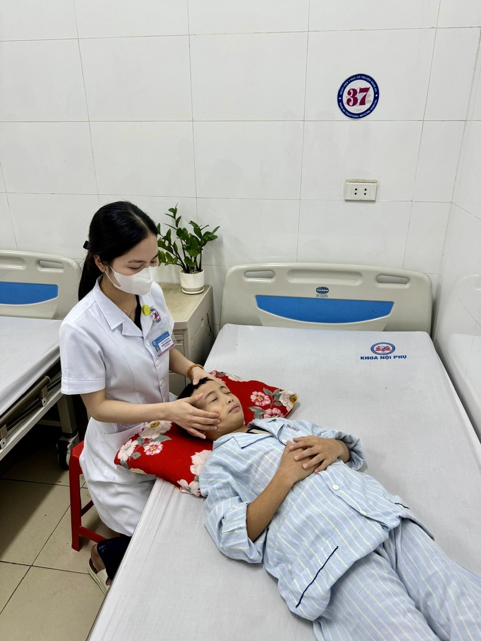 Máy Chiếu Hồng Ngoại: Nguyên Lý, Ứng Dụng và Lợi Ích Trong Y Tế