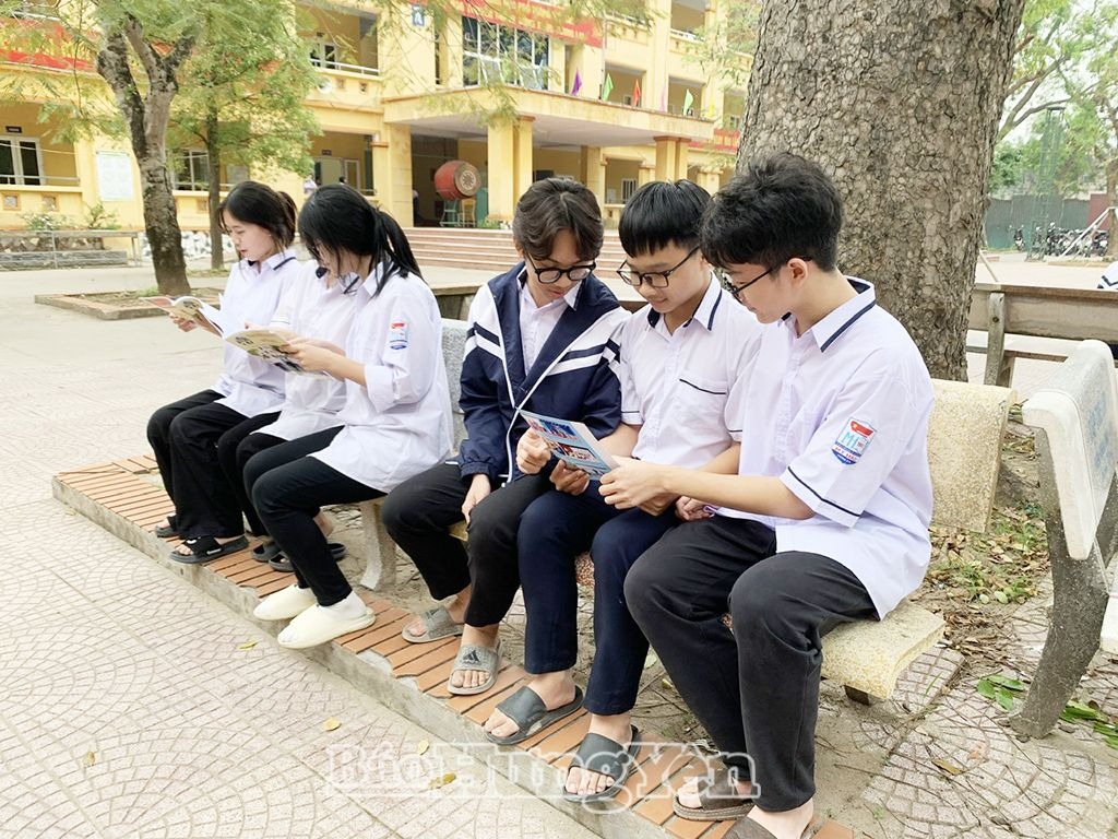 Tình Trạng Hút Thuốc Lá Của Học Sinh Hiện Nay Đáng Báo Động