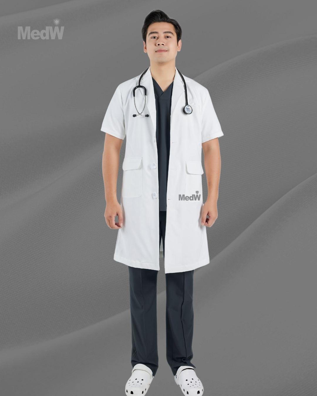 Áo Blouse Nam: Trang Phục Chuẩn Mực Trong Y Tế Hiện Đại