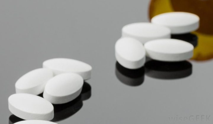 Viên thuốc Atorvastatin, một loại thuốc hạ cholesterol phổ biến