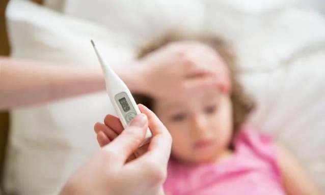 Trẻ em 6 tuổi bị sốt: Uống thuốc gì và cách chăm sóc đúng?