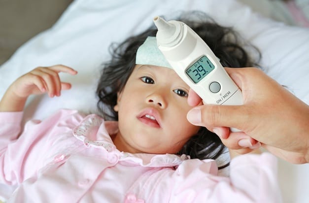 Trẻ Sốt Có Nên Tắm Không? Hướng Dẫn Chăm Sóc Đúng Cách