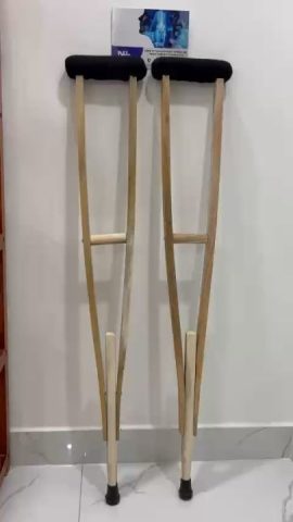 Nạng hỗ trợ đi lại