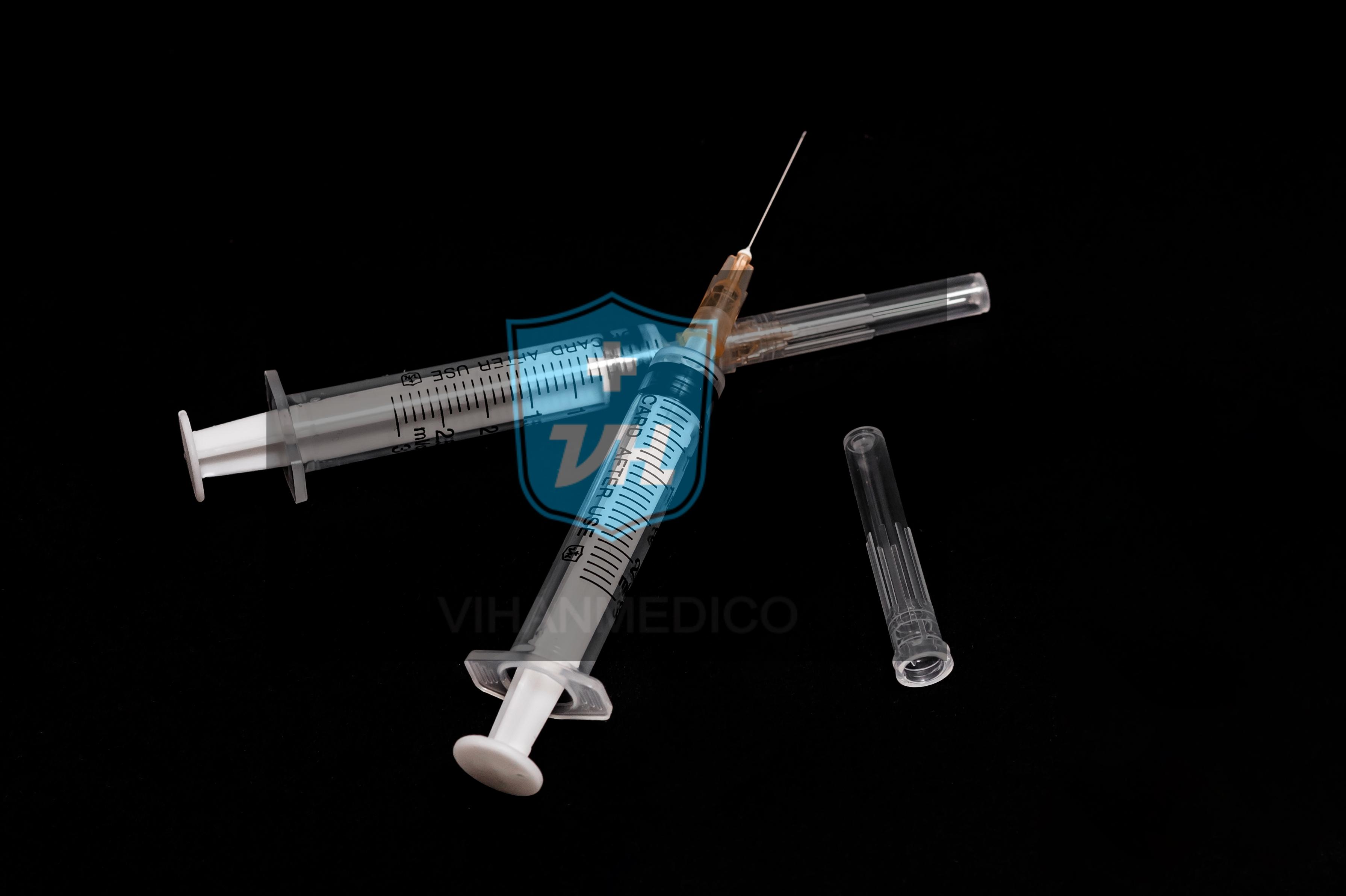 Bơm Kim Tiêm: Kiến Thức Từ A Đến Z Về Dụng Cụ Y Tế Quan Trọng