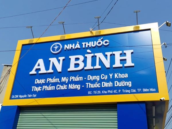 Bảng hiệu nhà thuốc không ghi rõ tên dược sĩ: Quy định và rủi ro