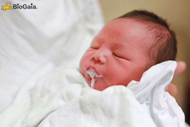 Trẻ Sơ Sinh Nôn Trớ Uống Thuốc Gì? Giải Pháp Chuyên Sâu