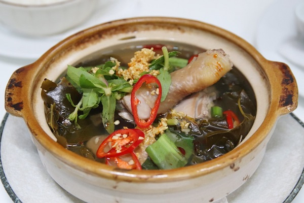 Lá Sấu Nấu Canh Chua: Công Thức Chuẩn Và Lợi Ích Sức Khỏe Toàn Diện Lá Sấu Nấu Canh Chua: Công Thức Chuẩn Và Lợi Ích Sức Khỏe Toàn Diện