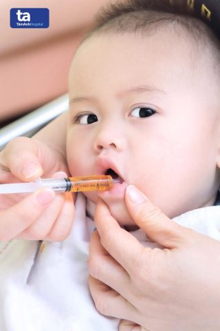 Hướng Dẫn Chi Tiết Cách Cho Trẻ Sơ Sinh Uống Thuốc Bằng Xi Lanh