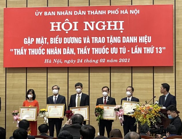 Đội ngũ y bác sĩ Việt Nam nhận danh hiệu cao quý Thầy thuốc Ưu tú, ghi nhận nỗ lực không ngừng