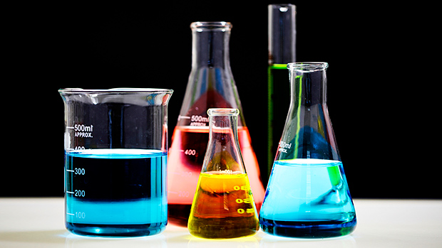 Benzene-sulfone Acid Di-C10-14-Alkyl Derivative: Công Dụng và Lưu Ý
