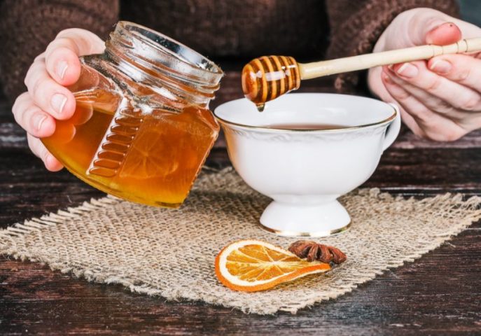 Mật ong vàng óng tự nhiên, thành phần quan trọng trong các phương pháp lọc phổi