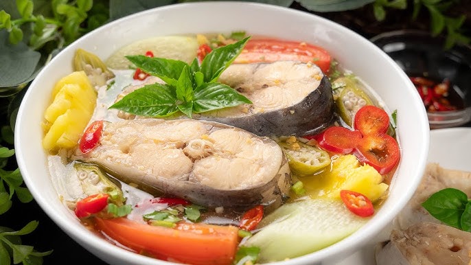 Người đang chuẩn bị nguyên liệu để nấu canh