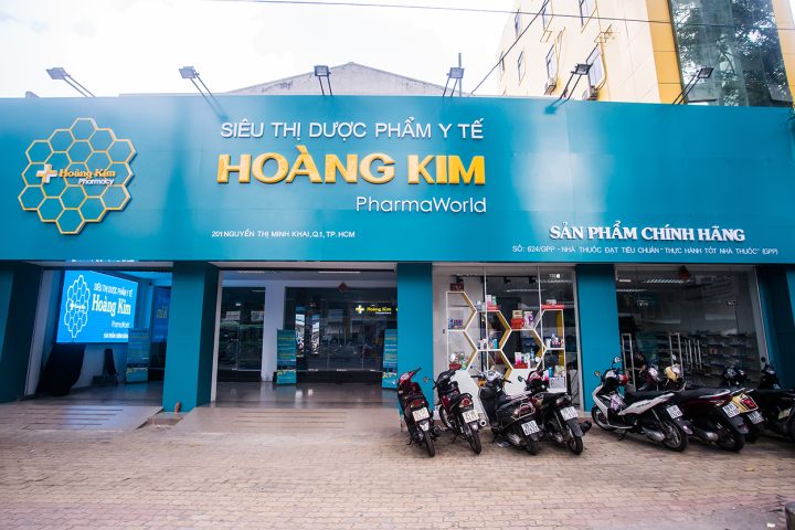 Thiết bị y tế đa dạng trên kệ hàng của siêu thị y tế