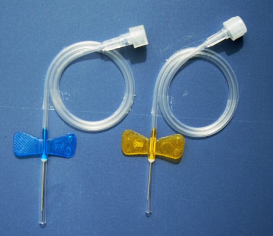 Hình ảnh chi tiết kim cánh bướm dùng trong lấy máu hoặc truyền dịch