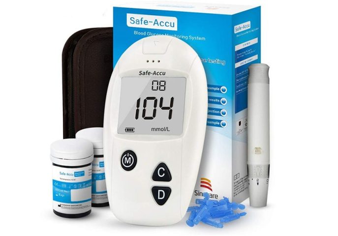 thiết bị đo đường huyết Sinocare Safe-Accu với màn hình LCD lớn hiển thị rõ các chỉ số