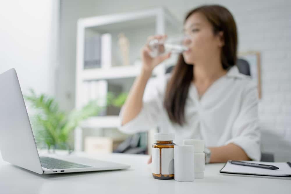 Mẹ Uống Thuốc Kháng Sinh Có Nên Cho Con Bú: Hướng Dẫn Chi Tiết