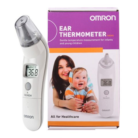 Nhiệt kế hồng ngoại đo tai Omron TH-839S tiện lợi