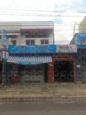 Quầy thuốc và không gian bên trong Nhà Thuốc Maika Biên Hòa, với đa dạng sản phẩm y tế và dược phẩm được sắp xếp khoa học