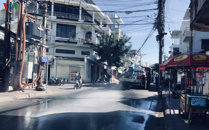 Hướng dẫn chi tiết khi muốn phun thuốc sát trùng an toàn, hiệu quả