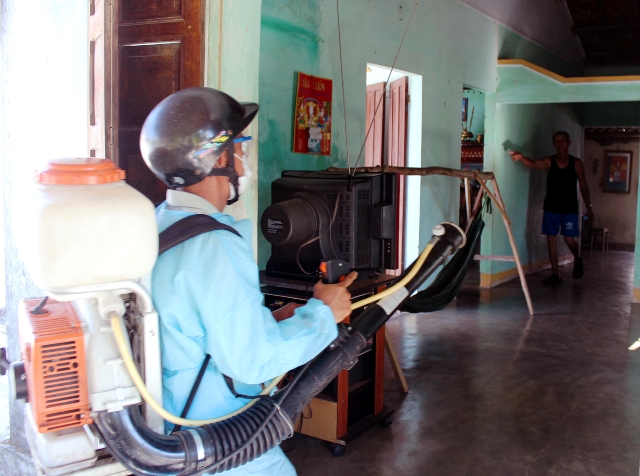 Phun Thuốc Diệt Muỗi Sốt Xuất Huyết Có Độc Không? Giải Đáp Chi Tiết