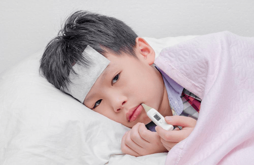 Trẻ Sốt Có Nên Tắm Không? Hướng Dẫn Chăm Sóc Đúng Cách